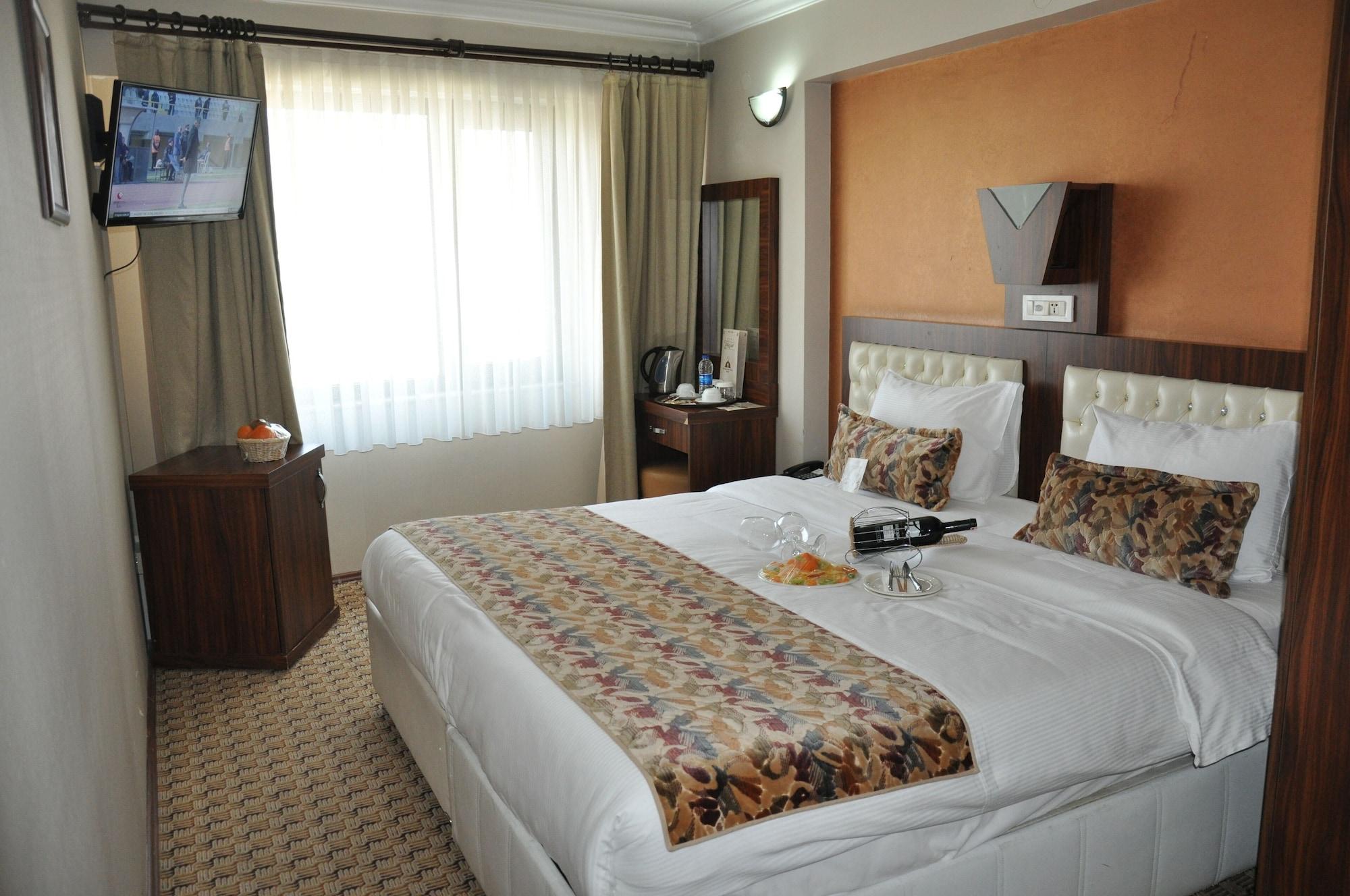 Otel Elan Pera 3*