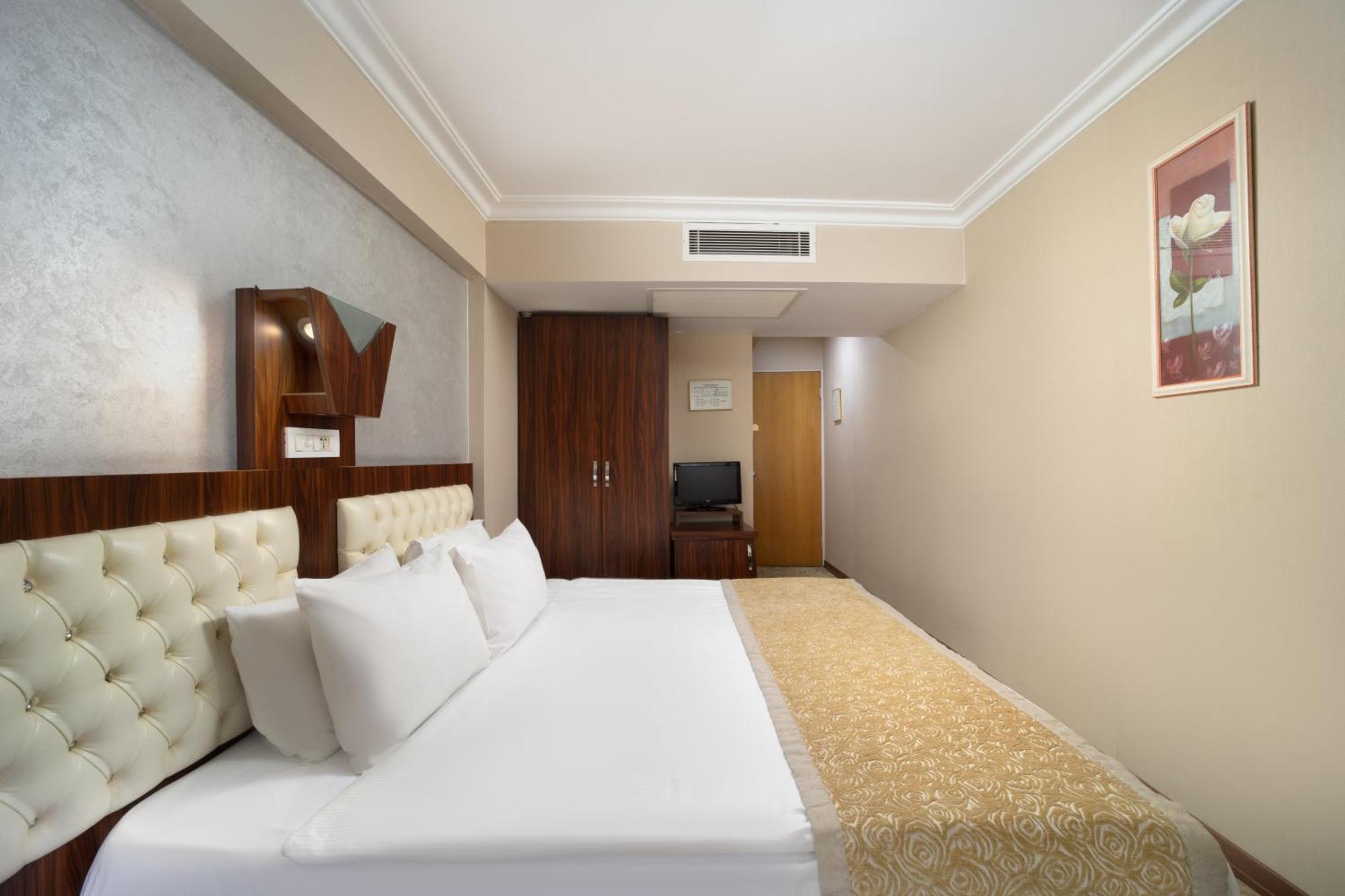 Otel Elan Pera
