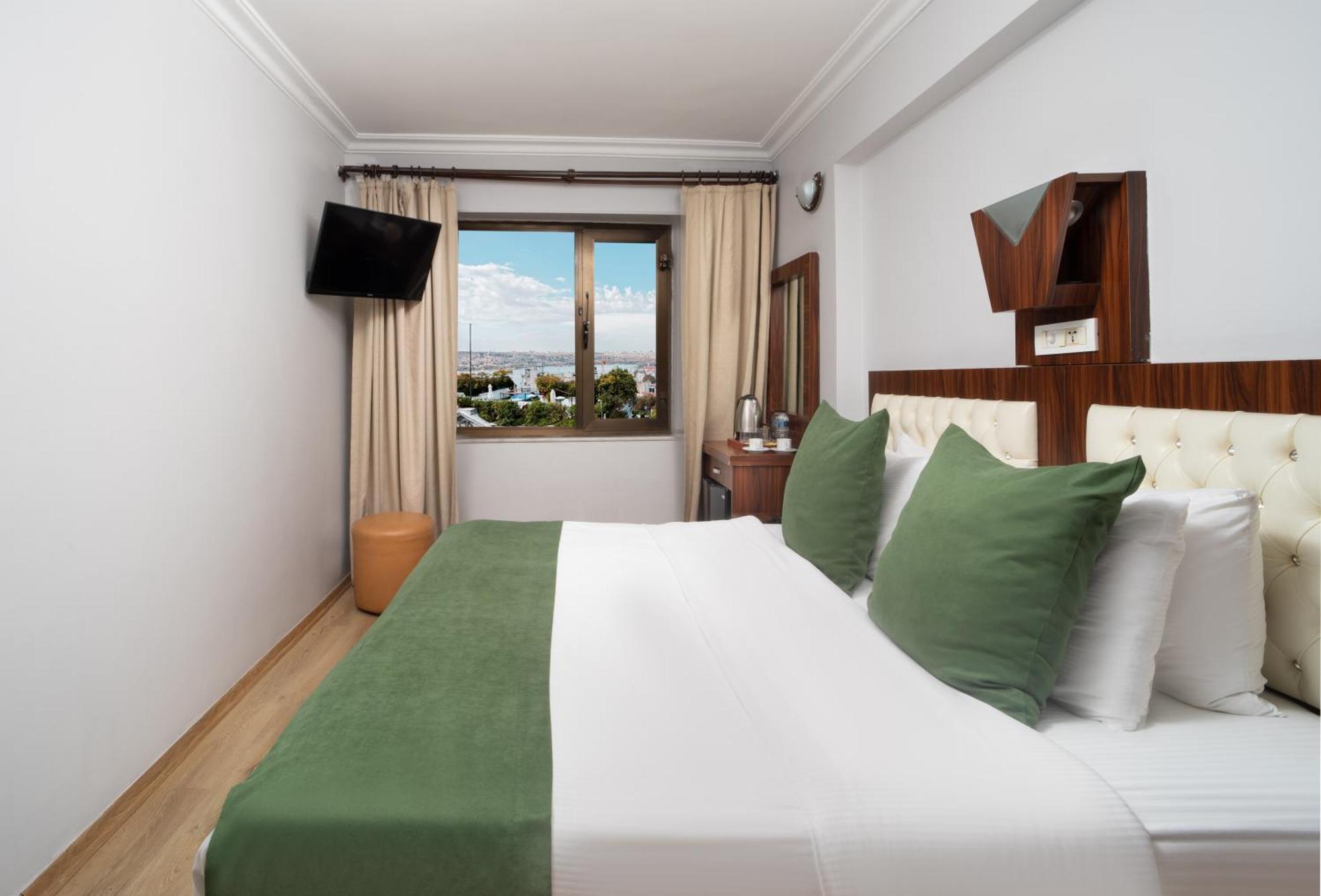 Otel Elan Pera 3*